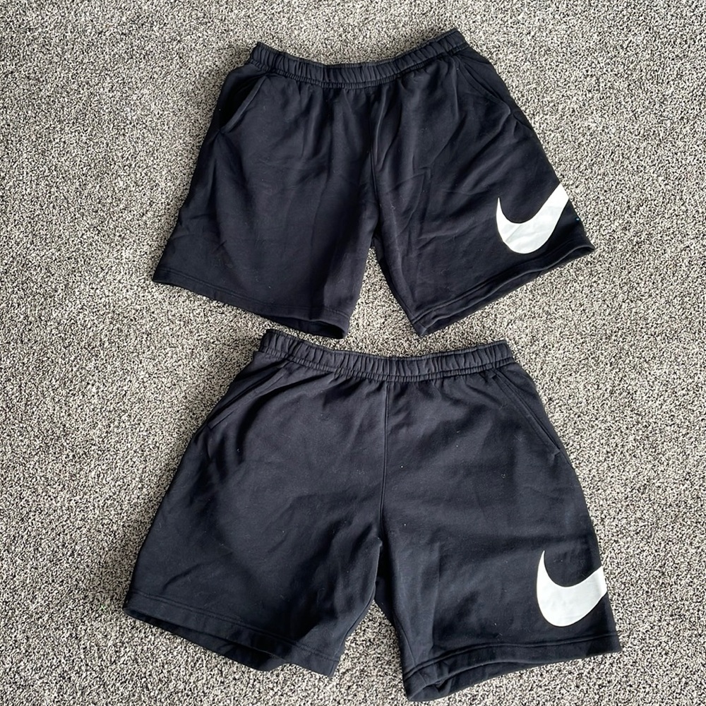 2 Mens Black Cotton Nike Graphic Shorts (LIKE NEW)